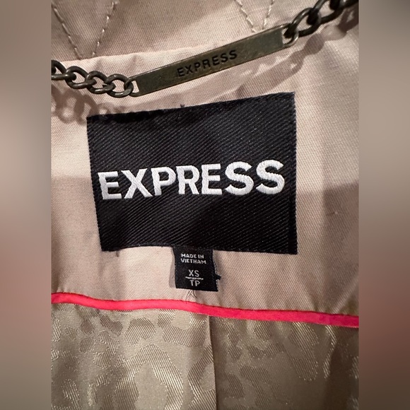 Express - Picture 10 of 10